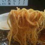 蔵元醤油ラーメン　大字 - 長太屋製麺の細麺。スープを吸って茶色く。