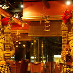 ジュンバタン・メラ - 入り口は、バリの寺院のよう。