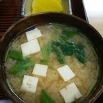 お食事 松月 - 牛丼￥1100の味噌汁（H28.8.22撮影）