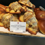 ザ マンダリン オリエンタル グルメショップ - アーモンドクロワッサン 2015/12/11