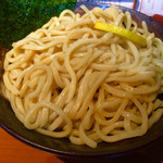 麺屋 吉匠丸。 - 麺500g
            添えられているレモンを終盤で麺に絞ると、爽やかな味変になってお勧め！飾りじゃない！