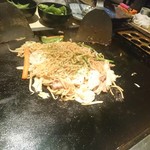 Okonomiyaki Ponkichi - 焼きそば完成(^-^)v