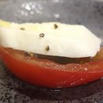ほーみー - 水牛モッツァレラはコクが強く、さっぱりとしたトマトとの相性バッチリ！