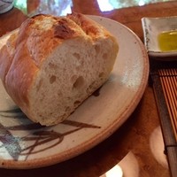 鎌倉山 本店 - お店独自の配合でつくったというパン