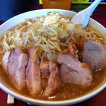 豚増し特盛り野菜増しにんにく少な目