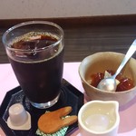 お届け寿司うさぎ - 結構美味しいアイスコーヒーとレモン味ほうじ茶？ゼリーで〆。