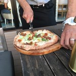 POSILLIPO cucina meridionale - ピザは、目の前でカットしてくれます！！
