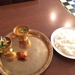 pathibara - 2種カレーセット ナンなし。日替りチキンと茄子 キーマ