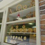 ポポロ - 窓にパンでPOPOLOと(^^♪