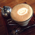 オリエンタル カフェ - カフェラテ
      ラテアートのサービス