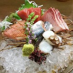 おかもと - 再訪・造り盛り合わせ
      まぐろ、きんきの炙り、ブリ、真イワシ、たこ、