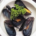 ドールドレス - ベルギー料理の定番♪　ムール貝のホワイトビール蒸し　L \1.000