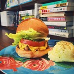 BABYBABY HAMBURGER&BOOKS - 初めてならこれ！グリルドトマトチーズバーガー