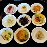 『本日の豆皿９種』!!かんぱちの四川ソース、イタヤ貝と山芋のゼリー寄せ、バンバンジー、海老韮饅頭の４種類が、美味しかったとのこと～♪(^o^)丿