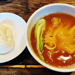 『胸びれ姿煮土鍋麺・饅頭付』!!『ふかひれ姿煮』の味は、結構 弾力があって柔らかくって、これに絶妙の味付けの醤油ベースの餡が絡んで、凄く美味しかったとのこと～♪(^o^)丿