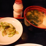 おいしい台所12カ月 - きゅうりの梅しそ和え、みそ汁、ヤクルト