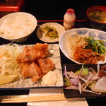 おいしい台所12カ月 - 鳥唐揚定食（本日の定食）　800円
      
