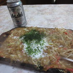 三島屋 - そばもんじゃ350円 ・缶ビール350円