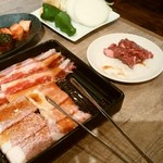 焼肉カルビチャンプ  - お肉・野菜・キムチ盛り合わせなど