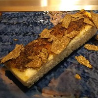 くずし鉄板 あばぐら 神田店 - トーストのトリュフ添え。バターの風味とトリュフが良く合います。
