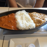 Spice & Curry Ramro - ランチのカレーライスセット980円
            トマトチキンとオニオンキーマ