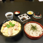 Tsukijiuemura - 名物　とろとろ親子丼とそばセット