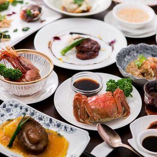 由展現出精湛技藝的主廚準備的套餐6,000日圓起。