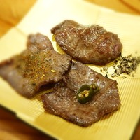 東京肉しゃぶ家 - 元祖 牛タンの昆布〆焼き