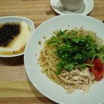 春水堂 - 塩鶏香菜涼麺とミニ豆花