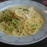 鎌倉パスタ - 蒸し鶏とグリーンアスパラのレモンクリームパスタ