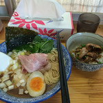 中華そば よしかわ - 煮干しそば白醤油、690円。いわし丼、360円。