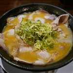 麺や笑門 - 鶏豚骨＆魚介鰹節チャーシューメン（900円）