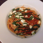 ヴィア トスカネッラ - モッツァレラチーズのトマトソース バジルソースがけ