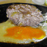 玉ねぎのうまみと肉汁、シンプルだけど感動するほどおいしいハンバーグ！