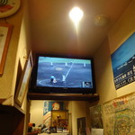 Jagaimo - 店内の大型テレビで高校野球観戦