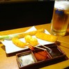 串かつ 関 - 料理写真:冷たいビールと串かつ！ソースはお好みで。