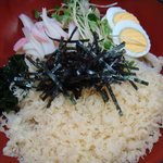 冷やしたぬきうどんのアップ