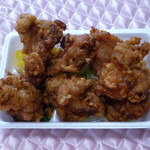 お弁当 故里 - から揚げを数えると大小で７個も！！！