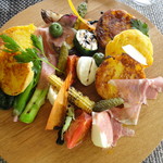 フラテッロ・ディ・ミクニ - 朝食。鮮やかなプレート。調理法も色々で温かいものも多くて美味しかった！