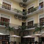 Hotel Majestic - プールは一番深いとこ、２㍍40㌢もあるんですよ