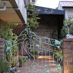 トゥ・ラ・ジョア - 正面から見て