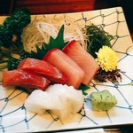 善竹寿司 - マグロ、ハマチ、いかの刺身