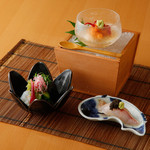 旬の天然魚をはじめ、それぞれの食材の味わいをしっかりと感じることができる『お造り』