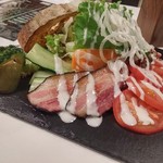 松風SAND＆BAR - こちらがBLT (980円)、文字通りベーコン、レタス、トマトがこんなにも。