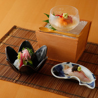 旬の天然魚をはじめ、それぞれの食材の味わいをしっかりと感じることができる『お造り』