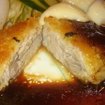 かつはる - 焼きとんかつ断面（2016.8）