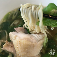 中国菜 老四川 飄香 銀座三越店 - 地鶏と九条葱のうまみたっぷりの塩そば