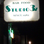 STUDIO37 - 表の看板