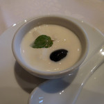 四川豆花飯荘 - 杏仁豆腐