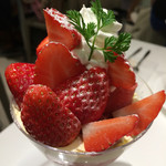 タカノフルーツパーラー 地下鉄ビル店 - 